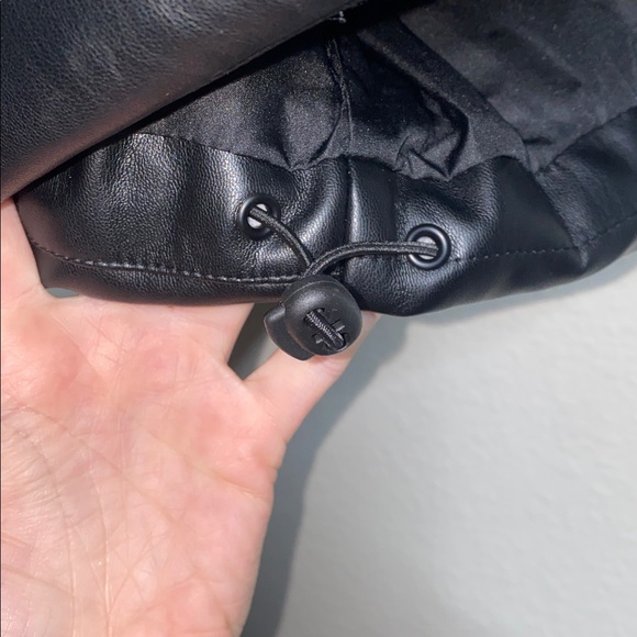 🎱 Simply Southern Cropped Button Down Faux Leather Black Charcoal Puffer Vest! - Picture 6 of 10